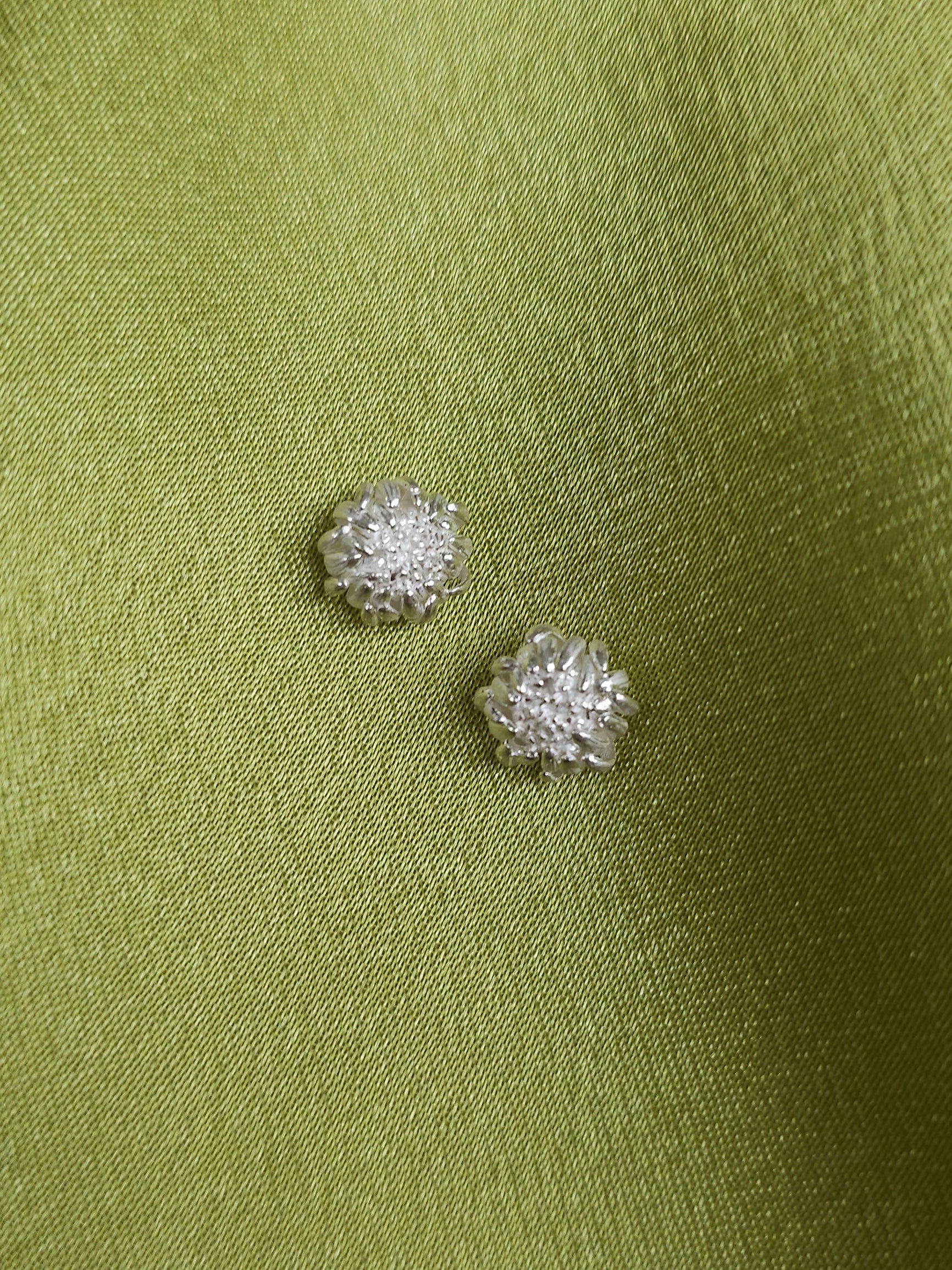 Chrysanthemum Earring