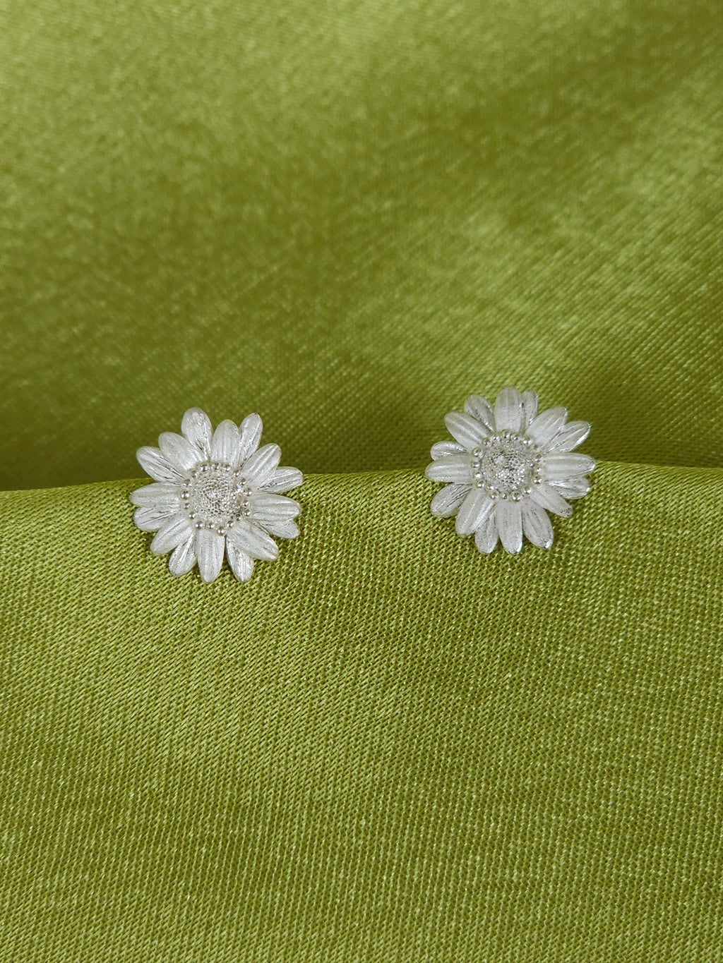 Daisy Studs