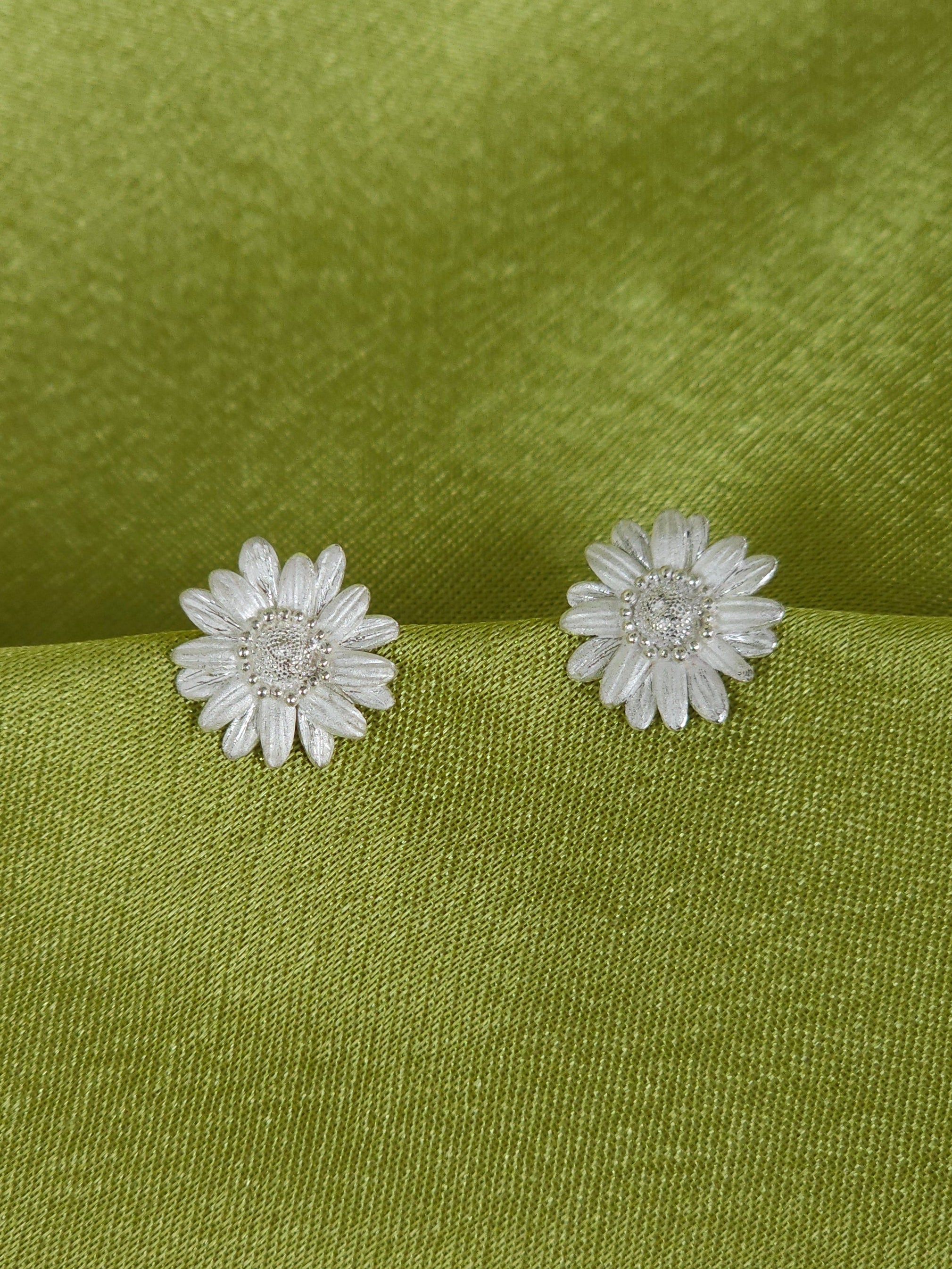 Daisy Studs