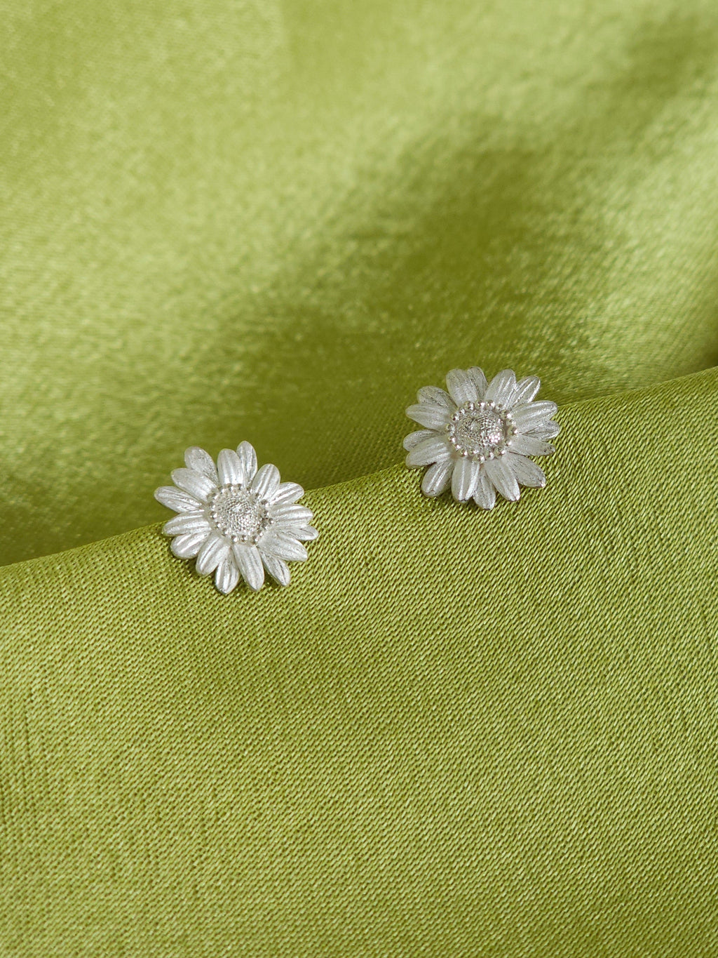 Daisy Studs
