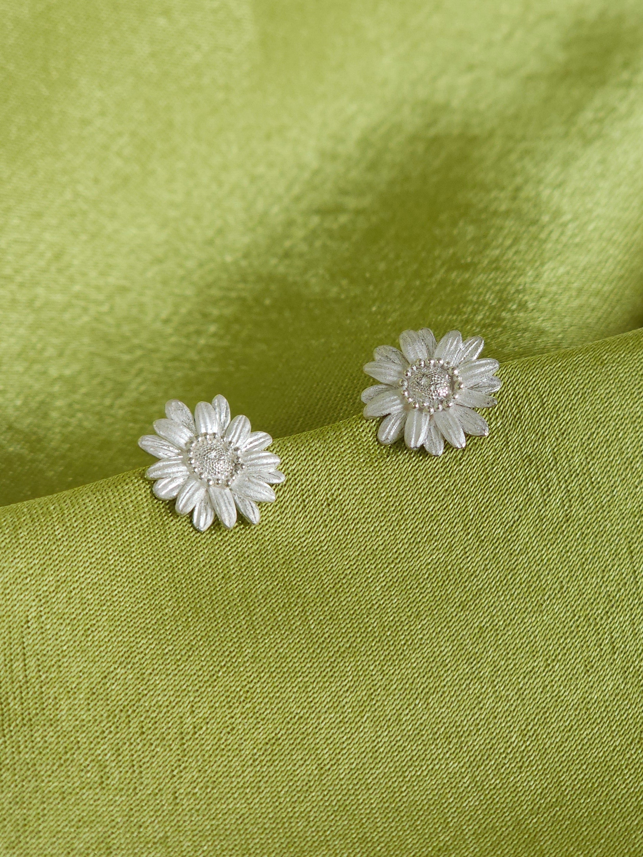 Daisy Studs