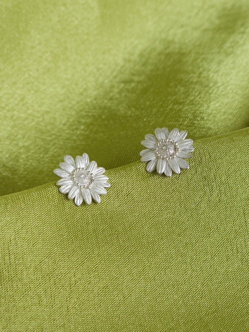 Daisy Studs